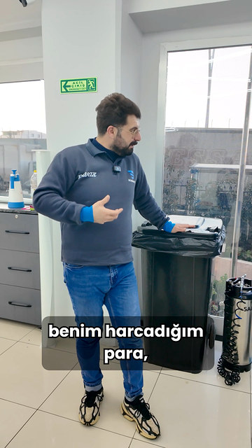 Oto detailing işinde malzeme ile işçiliğin neden birlikte iyi olması gerektiğini ve fiyat kıyasında gözden kaçan yatırımı Lokman İn anlatıyor.