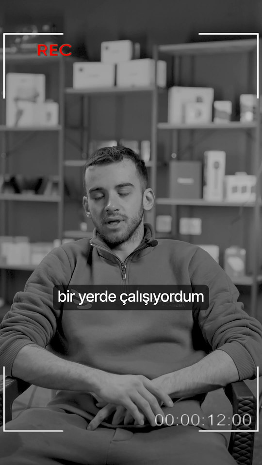 Antrenör olarak çalışırken oto detailing mesleğine yönelen kursiyerimiz, kararı bir arkadaşının önerisi ve ailesiyle konuşarak nasıl verdiğini anlatıyor.