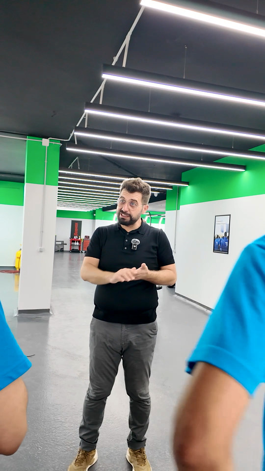 Kil uygulamasının neden yapıldığını ve polisaja girmeyecek bir araçta neden çizik bıraktığını Bowax kurucusu Lokman İn kursiyerlerimize anlatıyor.