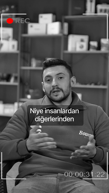 Oto detailing eğitimindeki kursiyerimiz, deneyimli bir hocayla arasındaki farkın öğrenmek olduğunu, kendini geliştirmeden bir şey olmayacağını söylüyor.