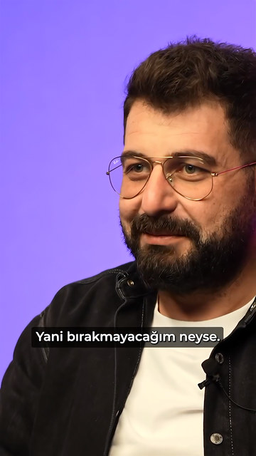 Oto detailing işinde çalışma sırasını eleştiren bir yoruma Lokman İn, bir parçayı bitirip sonra diğerine geçmenin mantığını anlatarak cevap veriyor.