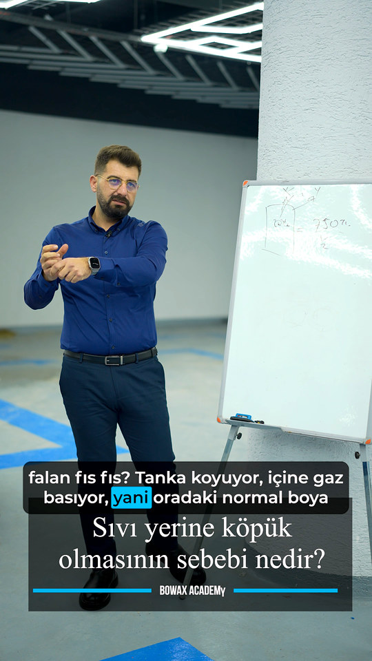Detaylı iç temizlikte düğme ve tavan gibi bölgelerde neden sıvı yerine köpük tercih edildiğini Bowax kurucusu Lokman İn rötuş boyası örneğiyle açıklıyor.