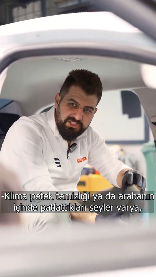 Klima bombasının içinde ne olduğunu ve bunun klima peteği temizliğinden farkını Bowax kurucusu Lokman İn araç içinde kursiyerlerimize anlatıyor.