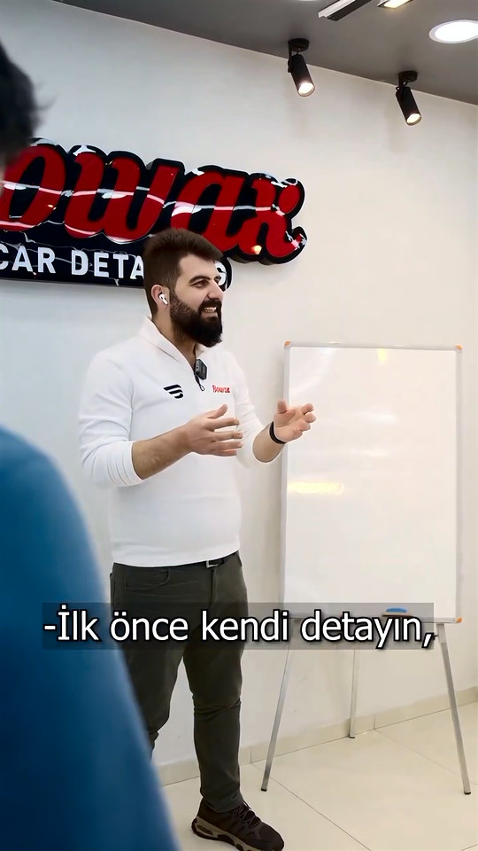 Detailing işinde araç başında ağzında sigarayla durmamak gibi kurallarla kendine duyduğu saygıyı işine yansıtmayı Lokman İn bu işi yapanlara anlatıyor.