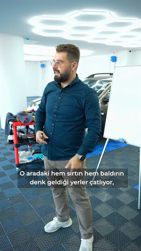 Deri koltukların neden sertleşip çatladığını ve bakımın hangi aralıkla yapılacağını Bowax kurucusu Lokman İn anlatıyor.