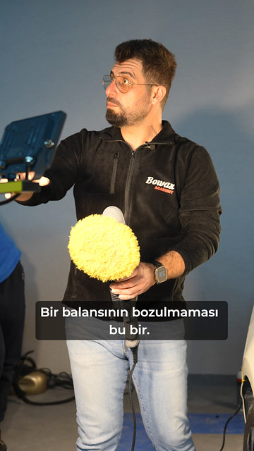 Polisajda kalın keçe ile ara kat süngerinin neden aynı makinede değiştirilmeyip ayrı makinelerde hazır tutulduğunu Bowax kurucusu Lokman İn anlatıyor.