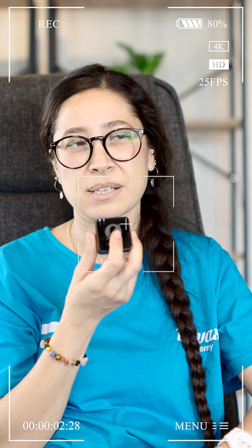 Daha önce eğitim almış ve işi bildiğini düşünen Çilem, kadınlara ücretsiz oto detailing eğitimini Instagram'da görüp burayı neden seçtiğini anlatıyor.