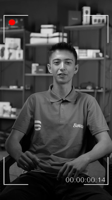 Kursiyerimiz, oto detailing ve araç bakımına merakının çocukken babasının aldığı oyuncak bir arabayla başladığını anlatıyor.