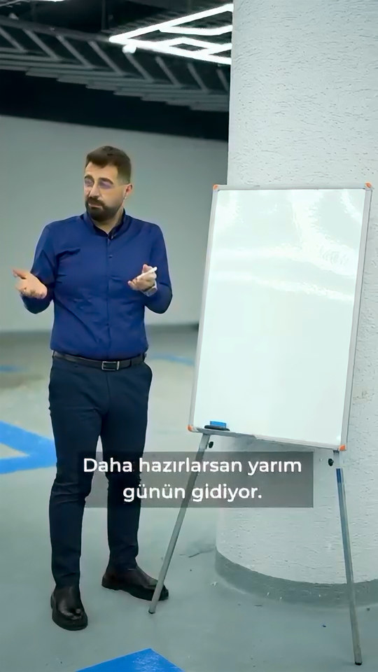 İki saatte polisaj yapıldığını söyleyen listelerde hangi hazırlık adımlarının atlandığını eğitmenimiz sınıfta tek tek anlatıyor.
