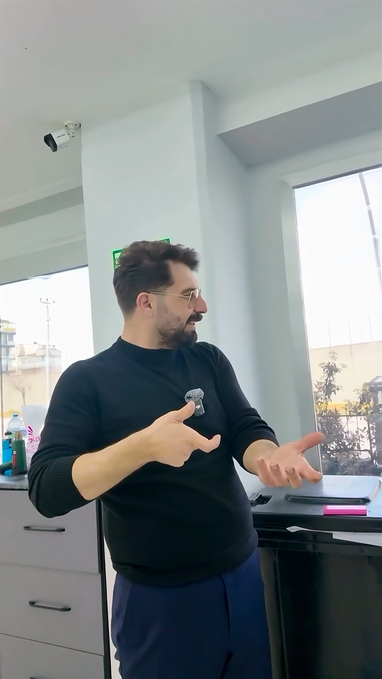 Lokman İn sınıfta, terliğin altına silikon sıkıp kapıyı düzelten videoların boyasız göçük düzeltmeyi neden hafife aldığını ve mesleğe ne yaptığını anlatıyor.