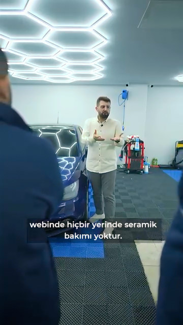 Seramik kaplama markalarının bakım ürünü yokken '6 ayda bir seramik bakımı' önerilmesinin ne anlama geldiğini Lokman İn araç başında anlatıyor.