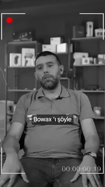 Kurumu önceden bilmediğini anlatıyor; adıyla ilk kez “PPF kaplama” diye yaptığı araştırmada karşılaşmış.

İlgisini çeken nokta da bu olmuş: karşısına bir akademi olarak çıkması. Kendi ifadesiyle, “akademi olarak çıkınca biraz ilgimi çekti.”