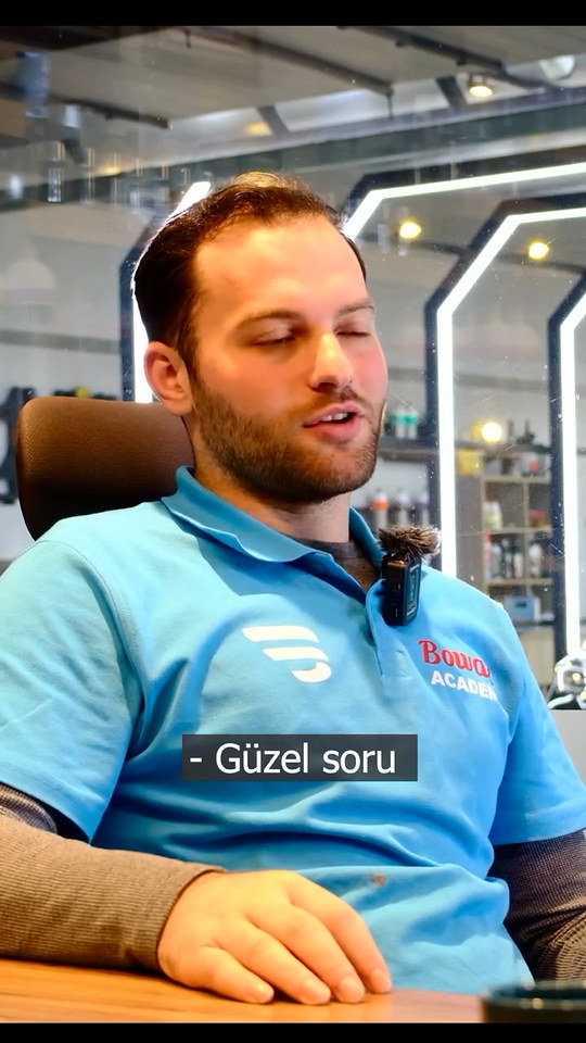 Pasta cilayı zaten bilen kursiyerlerimiz, gelmeden önceki tereddütlerini ve keçe ile pasta seçiminde neyi yeni öğrendiklerini anlatıyor.