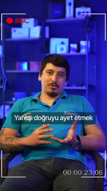 Eğitimde en çok neyin değiştiği anlatılıyor: yanlışı doğrudan ayırt edebilmek.

Önceki alışkanlık da açıkça söyleniyor. Kil temizliği diye araç yıkanıp temizleniyor, üzerine pasta vuruluyormuş; "Meğer aslında arabayı çürütüyormuşuz."

Farkı yaratan şeyin makine tutmak olmadığı, işin arkasındaki bilgi olduğu ekleniyor: boyanın katmanları, nereye ne kadar girilebileceği, hangi zemin üzerinde çalışıldığı.

Bir de eğitimin gerçek araç üzerinde yapılması var. Tek bir parça üzerinde değil, parçalar arasındaki geçişlerde çalışıldığı için ince yerlerin öğrenildiği söyleniyor.