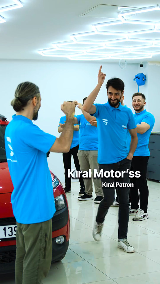 Kendi işletmesi olan Bowax Academy kursiyerlerimizi işletme adları ve kendilerine yakıştırdıkları esprili unvanlarla tek tek tanıttığımız bir akım videosu.