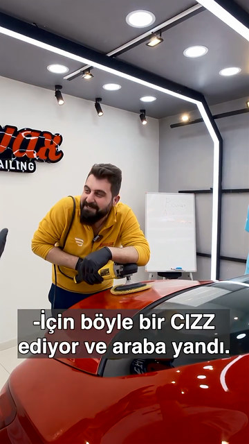 Polisajda 'biraz daha devam edersem yanar mı' diye soran kursiyerimize Lokman İn, boyanın yanacağını haber veren bir his olmadığını şakayla anlatıyor.
