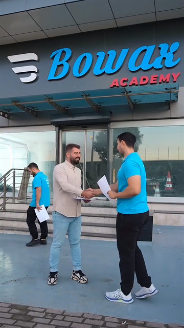 Pasta cila, polisaj ve PPF kaplama eğitimlerini tamamlayan kursiyerlerimiz sertifikalarını mezuniyet gününde Bowax kurucusu Lokman İn'den aldı.