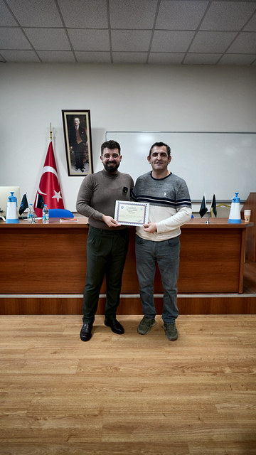 Ege Üniversitesi'ndeki PPF kaplama buluşmamızın sonunda, belge takdiminin ardından derslikte hatıra fotoğrafı çektirdik.