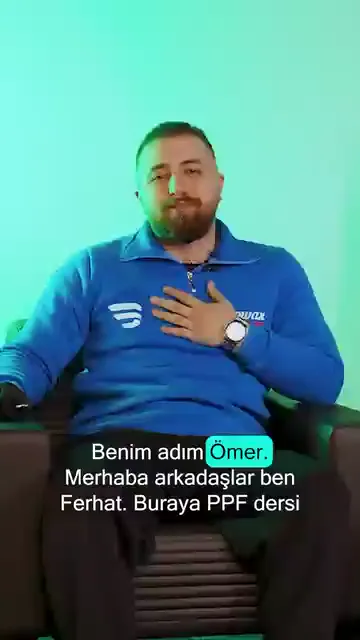 Kendilerini Ömer ve Ferhat diye tanıtan iki katılımcı anlatıyor. Bir arkadaşlarının tavsiyesiyle gelmişler; o arkadaş "dışarıda öğrenemezsiniz, buraya gelin bir haftada eğitimi alırsınız, gerisi tecrübe" demiş.

İlk gün beklenen olmuyor: "PPF'de ilk gün biz harbiden hiçbir şey yapamayacağımızı anladık." İkinci gün ders anlatılırken hocanın kendi yaşadığı sorunları tek tek aktardığını söylüyorlar.

Polisajda da kırılma ikinci günde: "hoca her şeyi gösteriyor, bir yanlış yaptığında hemen gelip yapıyor."

Aldıkları sıra da belli: polisaj, ardından renkli kaplama, sonra cam filmi. Kendi cümleleriyle "kuşkuyla gelmesinler" diyorlar; istemeyen bir insana da verilemeyeceğini ekliyorlar.