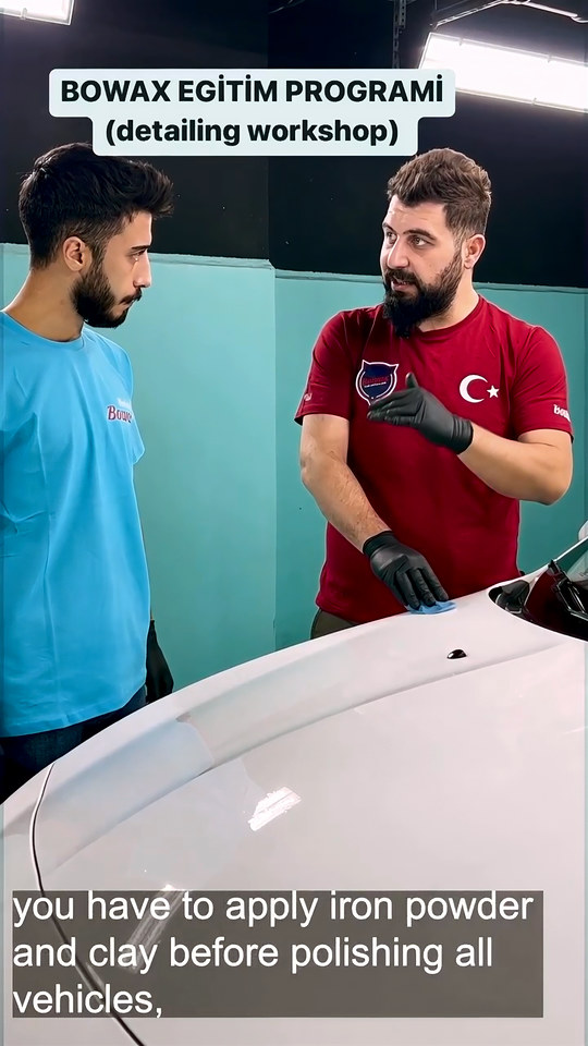 Araç sıfır da olsa kullanılmış da olsa polisajdan önce demir tozu ve kil temizliği yapılması gerektiğini Bowax kurucusu Lokman İn anlatıyor.