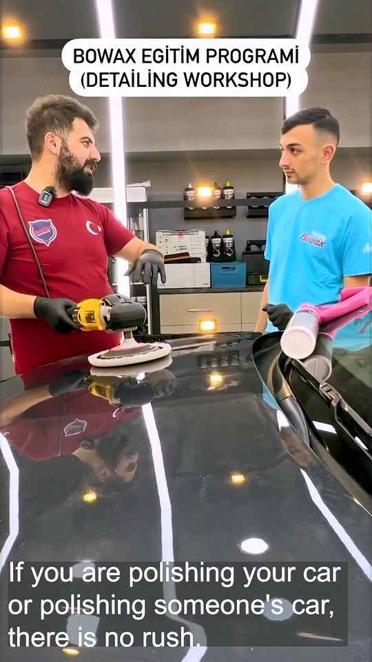 'İki üç saatte polisaj yapılsın' diyen acele müşterinin işinin neden alınmaması gerektiğini Bowax kurucusu Lokman İn Detailing Workshop'ta anlatıyor.