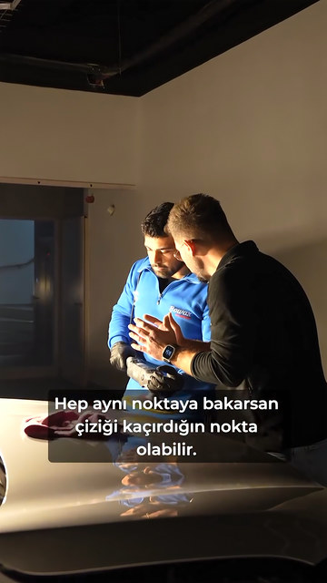 Pasta cilada köşelerde makineyi köşeden çıkarmamayı, keçeyi yüzeyde tutmayı ve sarı ışığa hep aynı yerden bakmamayı Lokman İn uygulamada gösteriyor.