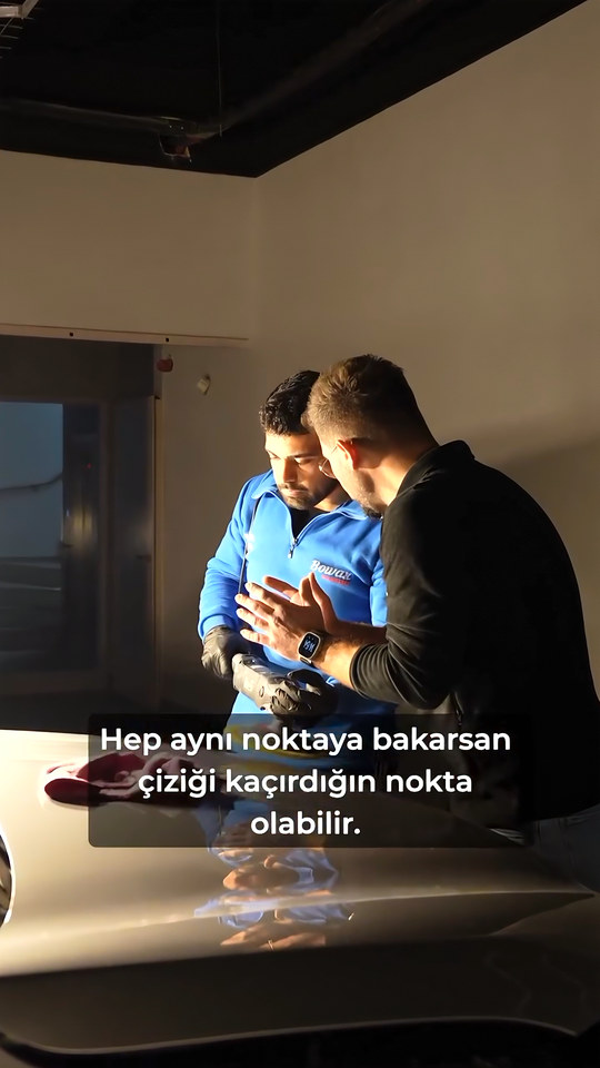 Pasta cilada köşelerde makineyi köşeden çıkarmamayı, keçeyi yüzeyde tutmayı ve sarı ışığa hep aynı yerden bakmamayı Lokman İn uygulamada gösteriyor.