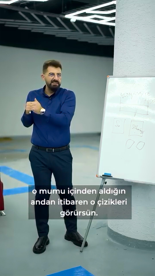 Polisajdan sonra yüzeyi IPA ile silerek pastanın silikonlu mu su bazlı mı olduğunun nasıl anlaşılacağını Bowax kurucusu Lokman İn tahta başında anlatıyor.