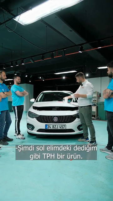 Birbirinin aynısı görünen şeffaf filmlerin TPU mu, TPH ya da PVC mi olduğunu Lokman İn PPF kaplama eğitiminde basit bir yakma testiyle ayırt ediyor.