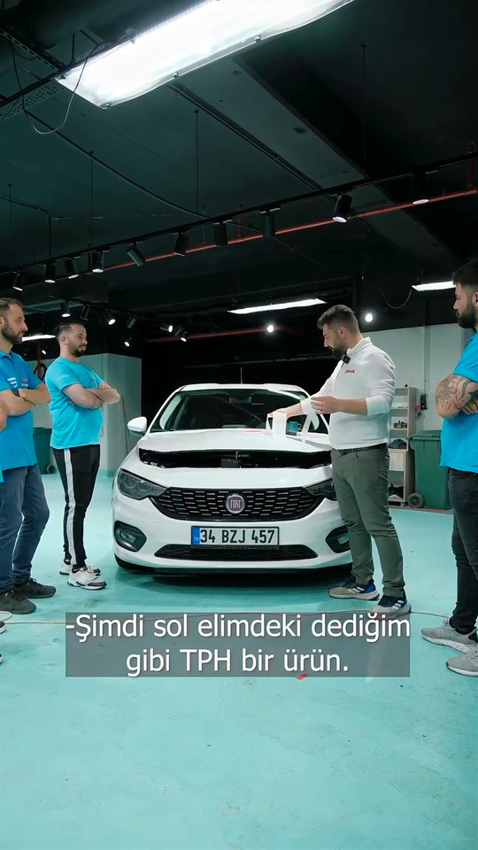 Birbirinin aynısı görünen şeffaf filmlerin TPU mu, TPH ya da PVC mi olduğunu Lokman İn PPF kaplama eğitiminde basit bir yakma testiyle ayırt ediyor.