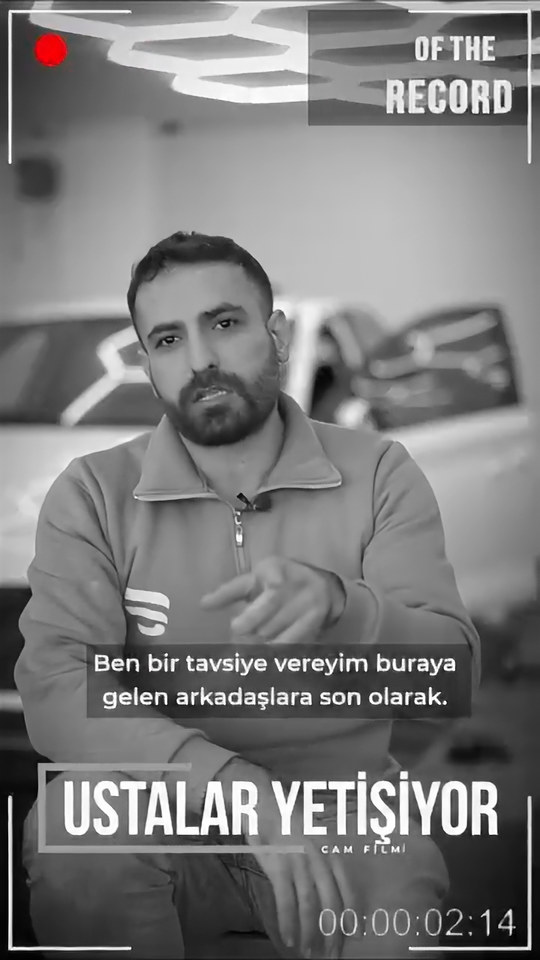Kendi işletmesi olan Berkan, eğitime gelecek işletme sahiplerine 'patron kimliğini kapıda bırakın, öğrenci olarak gelin' tavsiyesini veriyor.