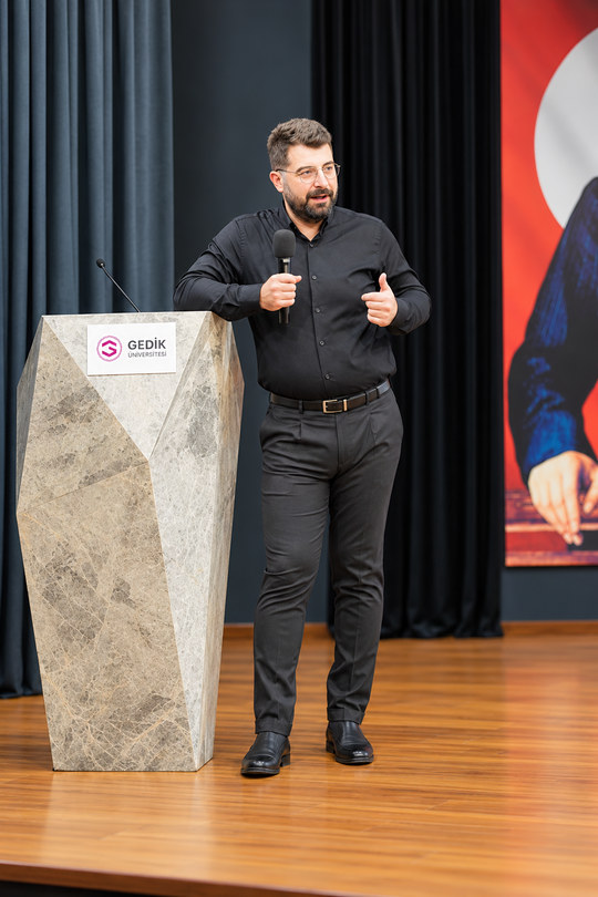 Bowax kurucusu Lokman İn, İstanbul Gedik Üniversitesi'nde öğrencilere iş kurmayı anlatıyor; girişimcilik söyleşimizden.