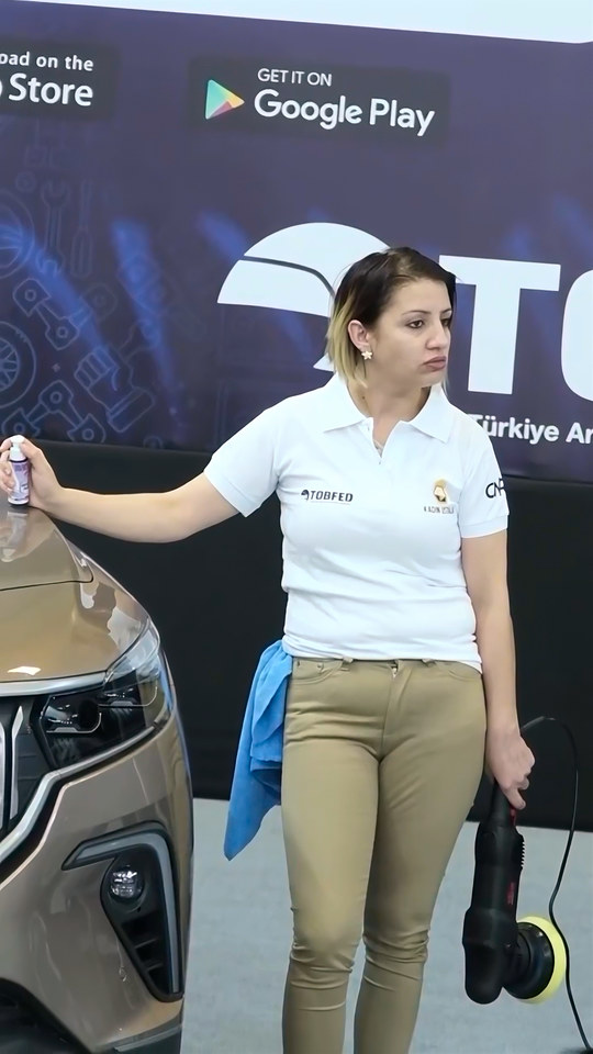 Automechanika İstanbul fuarındaki Kadın Ustalar Yarışıyor organizasyonunda kadınlar polisajda yarıştı; biz de Bowax olarak jüri üyeliği yaptık.