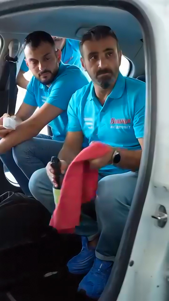 Pasta cila eğitiminin ilk gününe yeni grubumuzla tanışarak başlıyoruz; uygulamaya geçmeden yapılacak işleri eğitmenimizle birlikte konuşuyoruz.