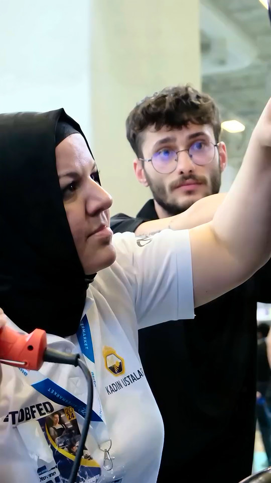 TOBFED'in Automechanika İstanbul'daki Kadın Ustalar Yarışıyor projesinde Bowax adına jüri üyeliği yaptık; kadınlar polisaj ve film uygulamasında yarıştı.