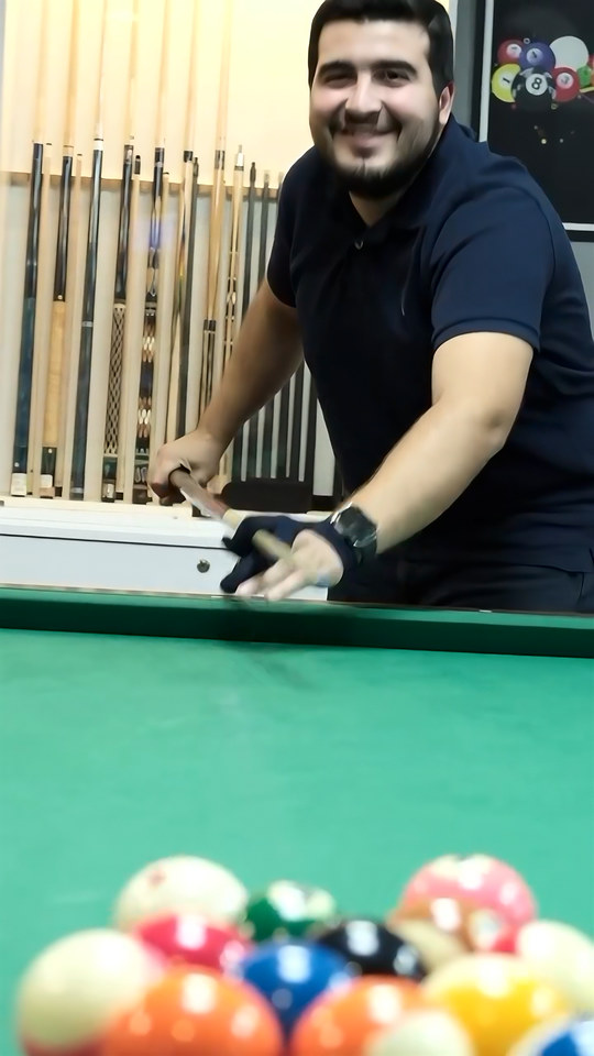 Bowax Academy'de haftanın eğitim grubuyla Amerikan bilardo turnuvası yaptık; maçlar çekişmeli geçti, sonunda şampiyona hediyesini verdik.